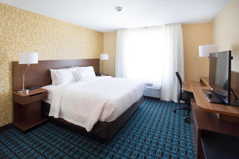 King Room with Roll-in Shower - Mobility and Hearing Accessible interior